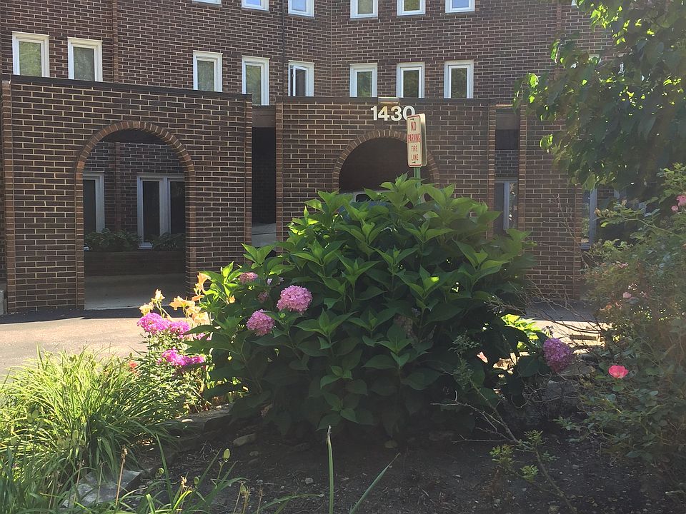 1st image of 1430 Sandstone Dr APT 215