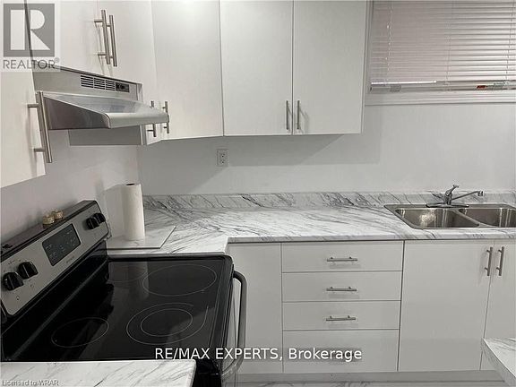 5th image of 87 Newcastle Dr W