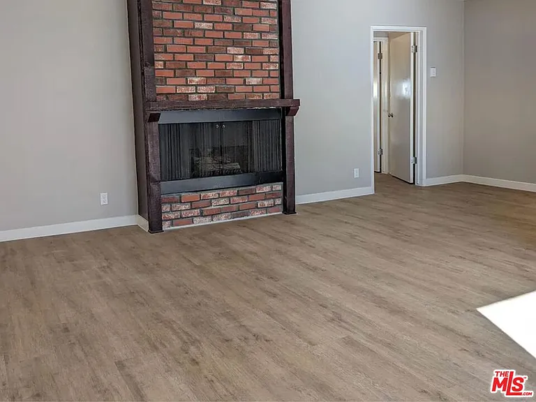 1818 Kelton Ave #104 — Photo 3
