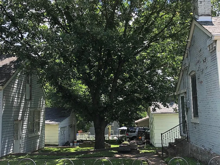 734 Tompkins St — Photo 14