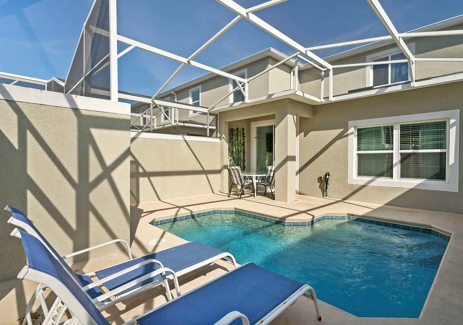 Spacious 5BR Home with Pool Near Top Attractions — Photo 2
