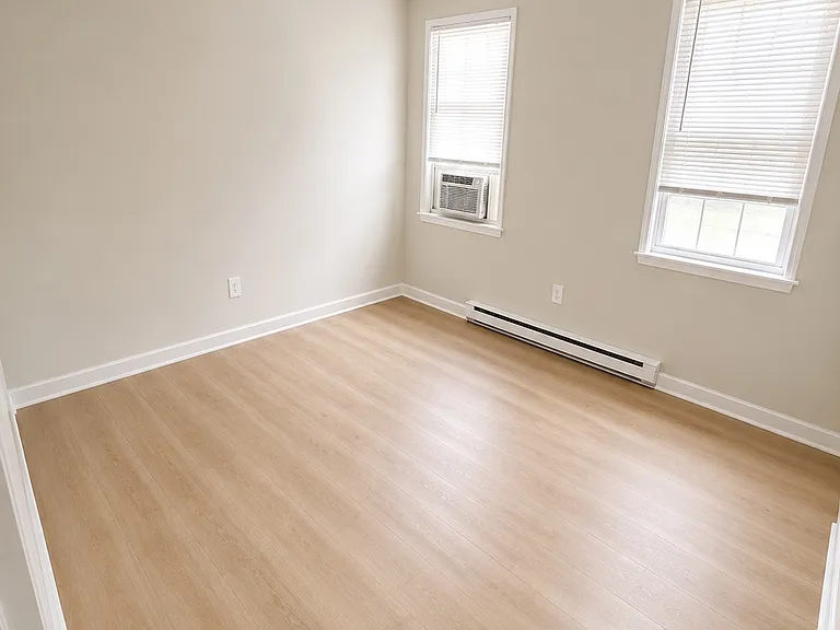 12 B — Photo 4