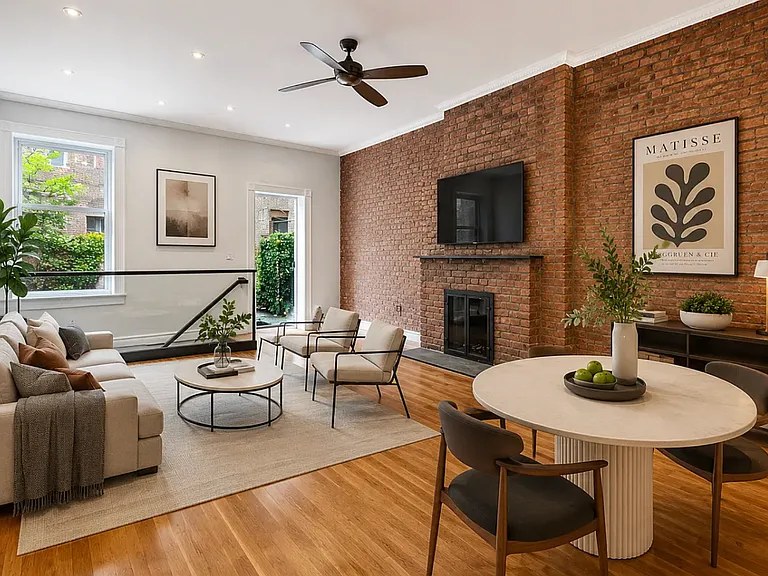 562 Hudson St #2A — Photo 2