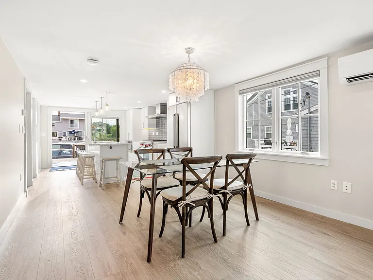 25 Northern Blvd — Photo 10