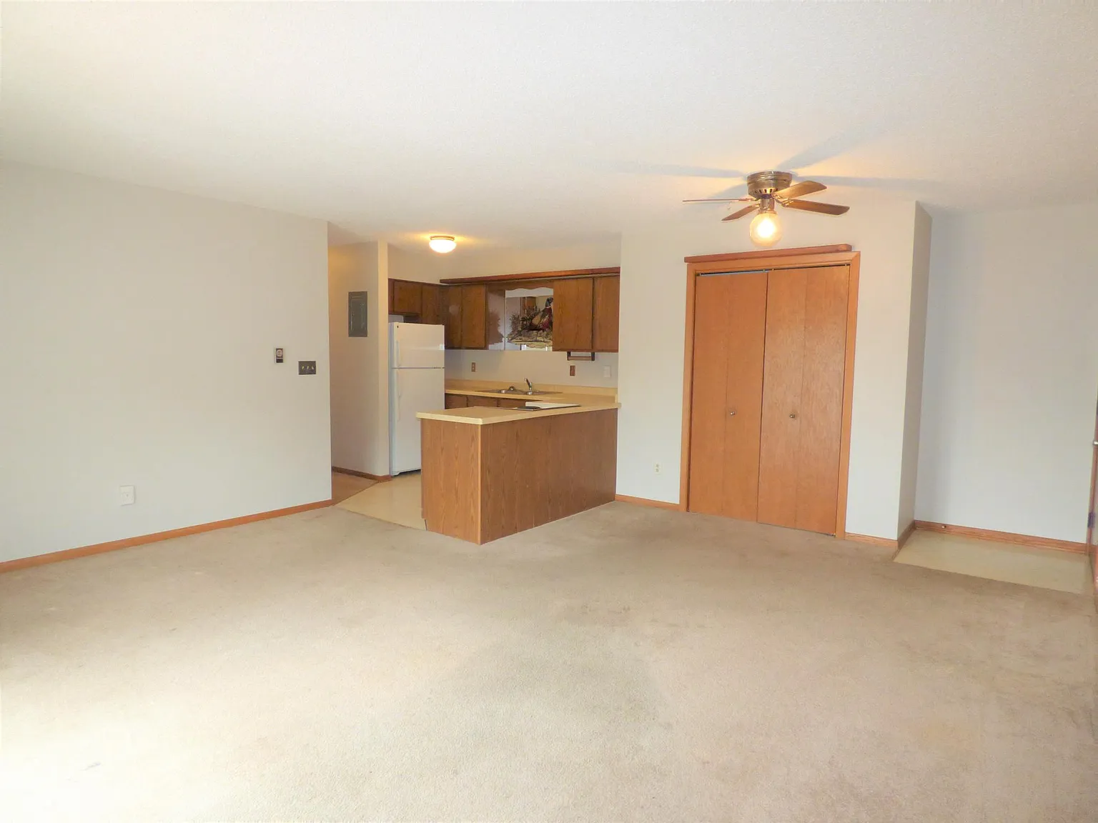 2 bed, 900 sqft, $1,060 — Photo 2