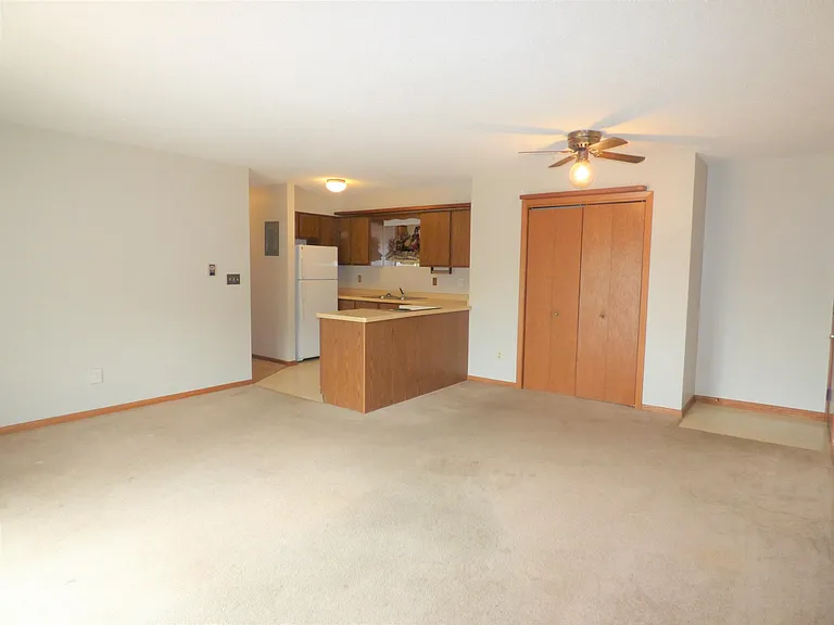 2604 4th Ave NE #10 — Photo 2