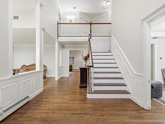 3rd image of 21 Astor Avenue