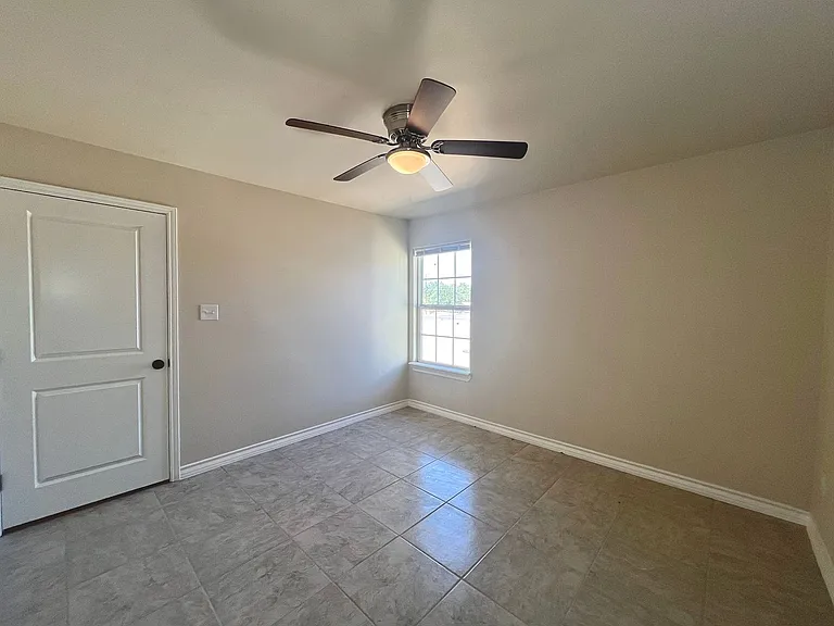 2904 E Lyon St — Photo 25