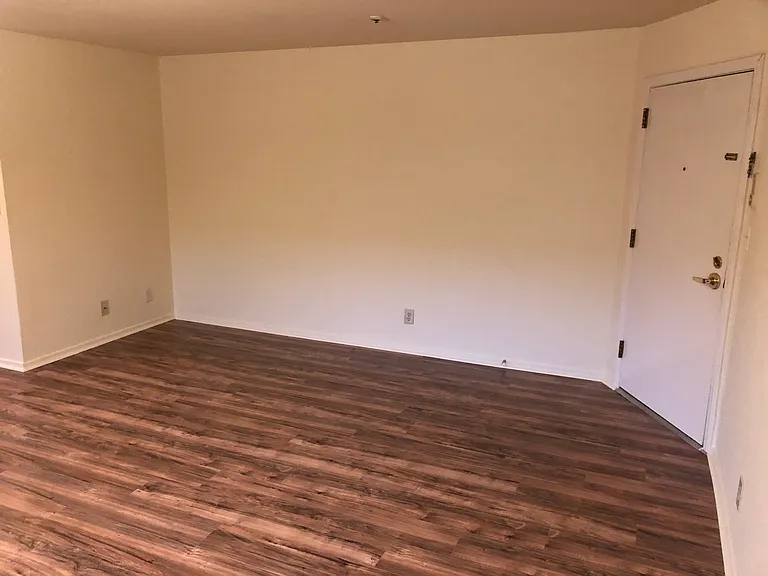 8733 Ramsgate Ave #4 — Photo 6