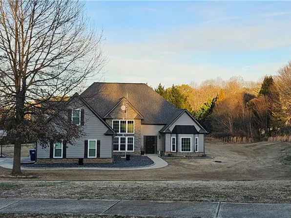 389 Emma Dr, Winder, GA 30680