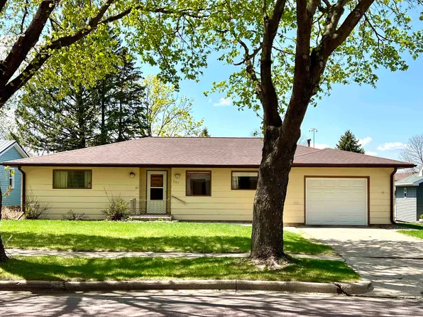 807 Frost Ave, Jackson, MN 56143