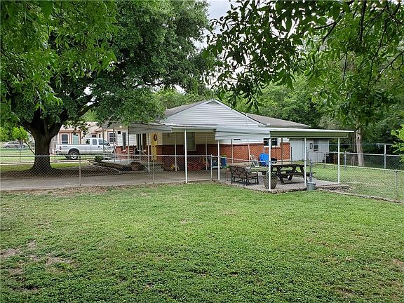 3rd image of 1326 Highland Dr