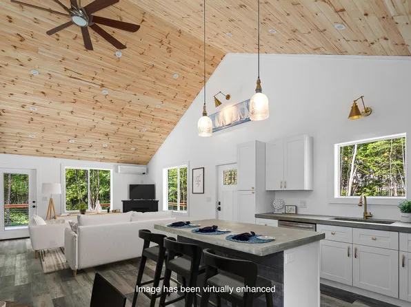 270 Camden Road, Hope, ME 04847