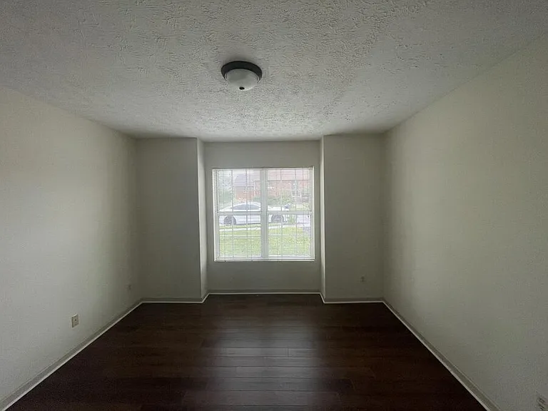 100 Coconut Grove Dr — Photo 6