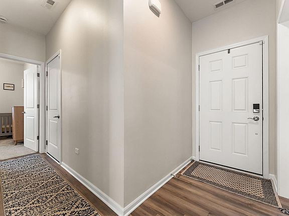 4th image of 3687 Heinze St