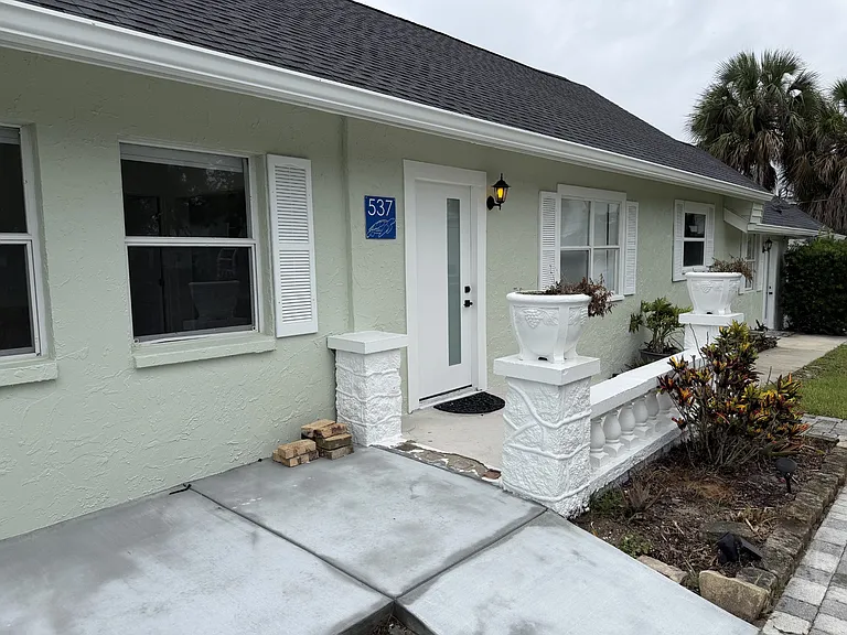 537 Sunset Blvd — Photo 3