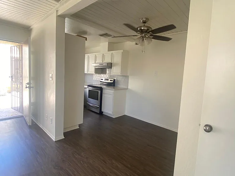 955 E Parocela Pl #6 — Photo 2