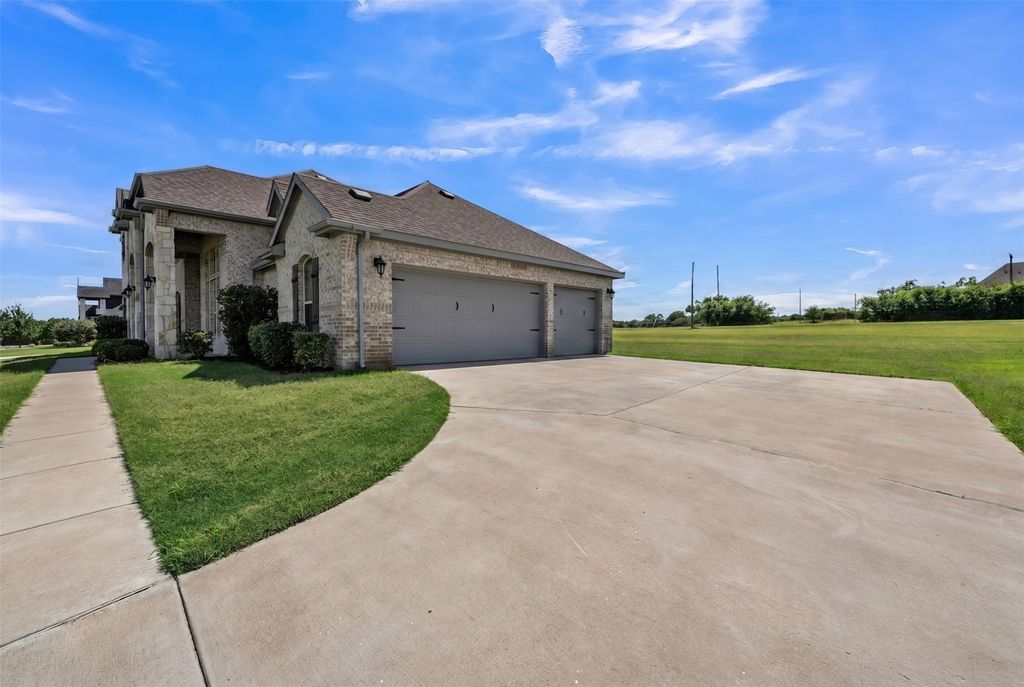 231 Berkeley Dr, Waxahachie, TX - View 3