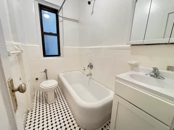 2825 Grand Concourse image 4 of 6