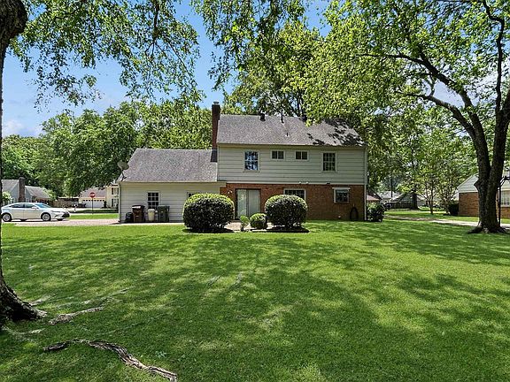 2nd image of 218 E Lawnwood Dr