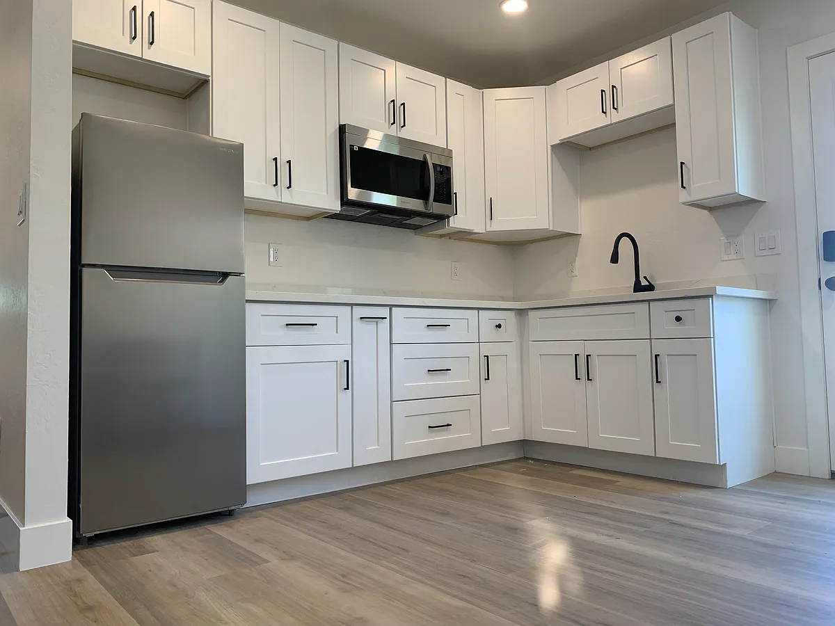 Photo 1 of 15 - 939 W Verde Ln - Phoenix, AZ New kitchen - 939 W Verde Ln