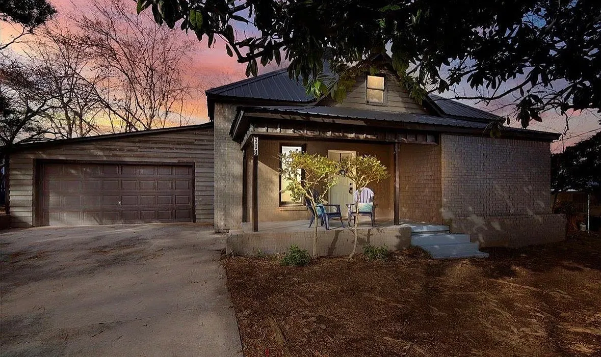 3 bed, 1963 sqft, $2,000 — Photo 2
