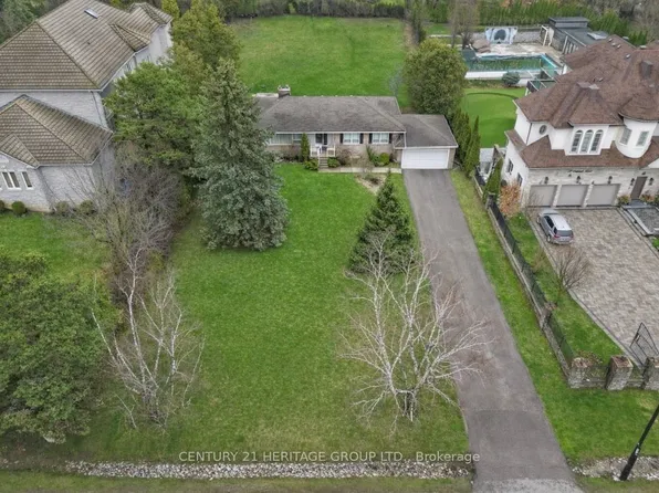 19 Oakbank Rd, Vaughan, ON L4J 2B8