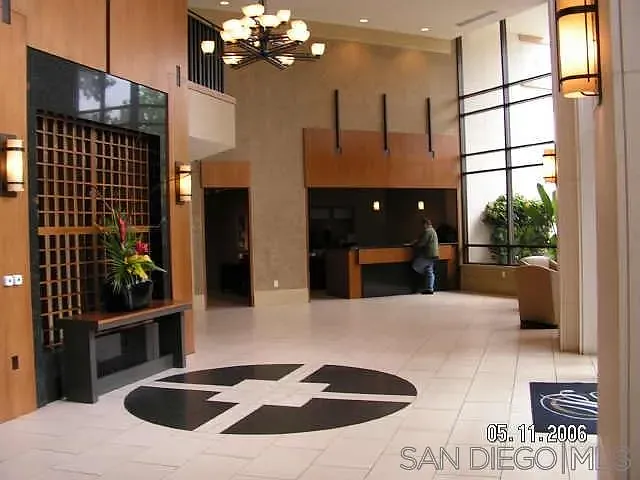 744 W Harbor Dr — Photo 17