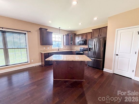 2nd image of 749 Williamsburg Estate Rd