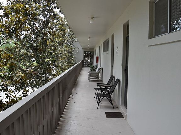 2nd image of 700 Melrose Ave APT G21
