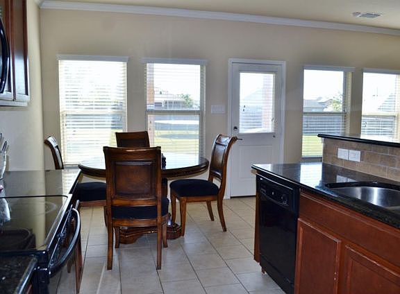 5th image of 324 Coral Vine Ln