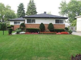 1914 E Wood Ln, Mount Prospect, IL 60056