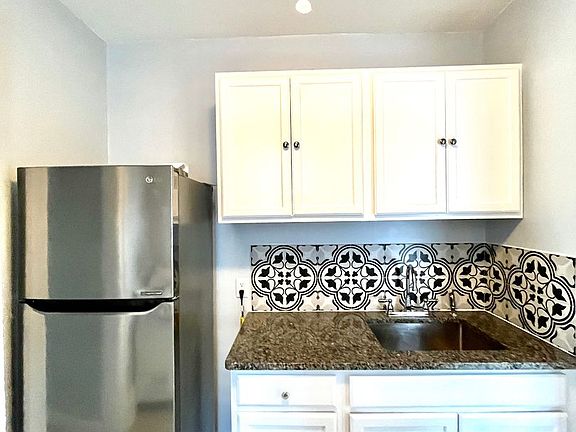 5th image of 133 Elmwood Ave APT 4