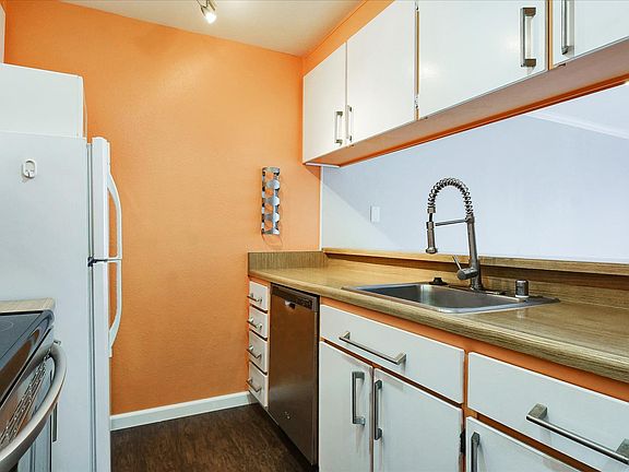 5th image of 8253 Shelter Creek Ln