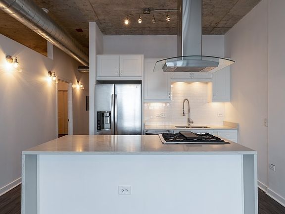 2nd image of 50 E 16th St Unit 1006