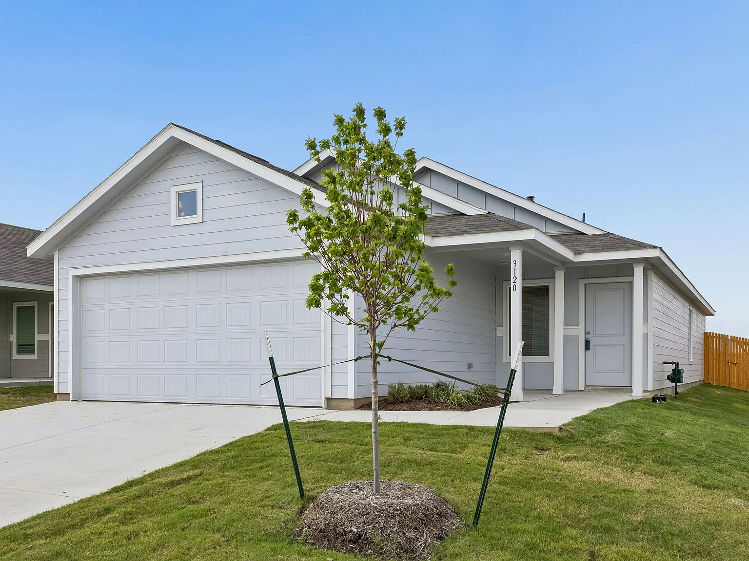 3 bed, 1402 sqft, $1,900 — Photo 1