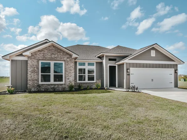 508 Town Hall Ln, Victoria, TX 77904