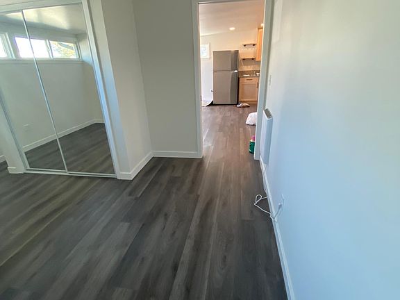 4th image of 1052 Avenue B