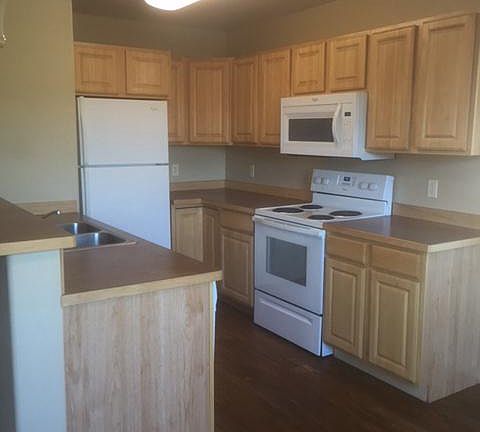 Kitchen, picture does not show dishwasher, it's next to the sink