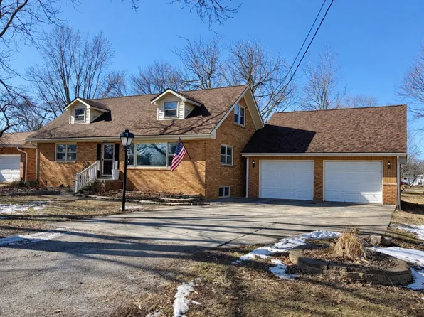 210 S East St, Pana, IL 62550