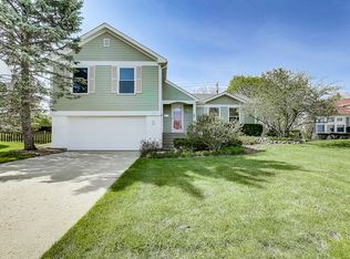 2109 Kensington Dr, Schaumburg, IL 60194