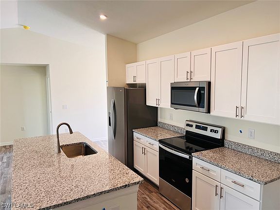 5th image of 3113 NE 6th Ave