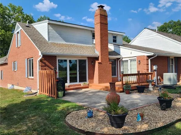 1004 E Palmer Pl, Clinton, MO 64735