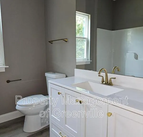 305 Appian Dr — Photo 15