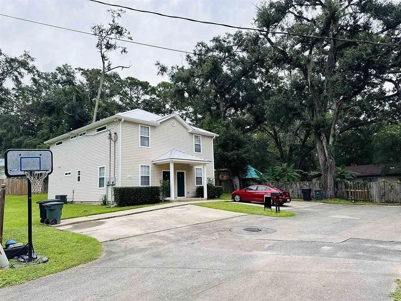 3 bed, 1360 sqft, $1,600 — Photo 2