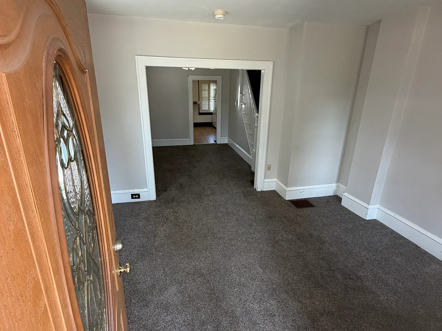 3 bed, 1200 sqft, $1,300 — Photo 4