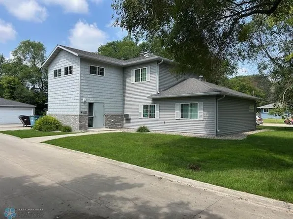 303 16th St S, Moorhead, MN 56560