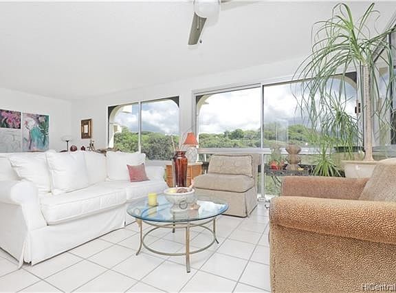 Enjoy the lush Punchbowl views and privacy.