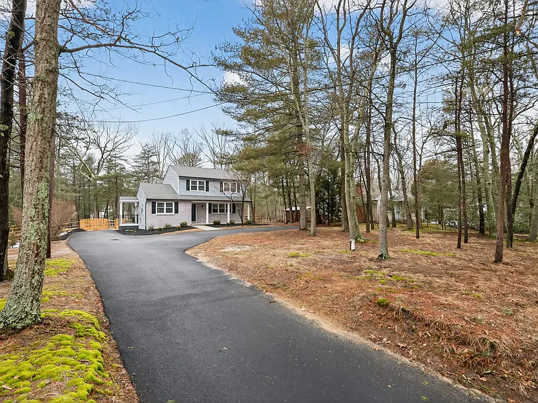 1392 Stokes Rd — Photo 4
