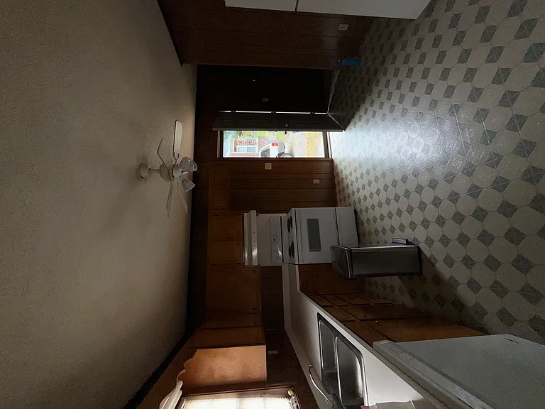 149 W College St — Photo 5